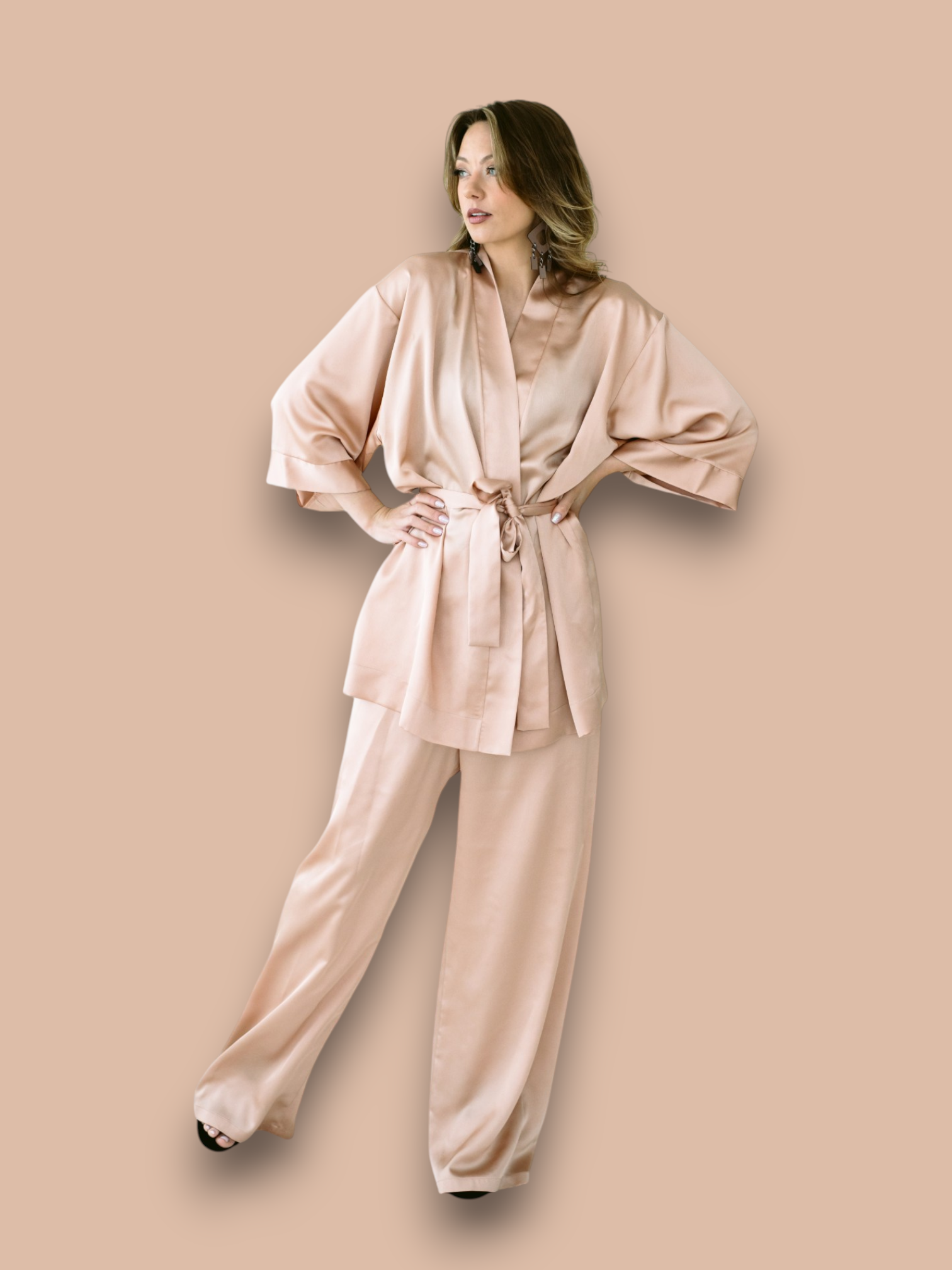 Kreemikas satiinist minikimono ja püksid - Image 5